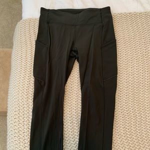 Lululemon Speed Up crop in olive- size 6